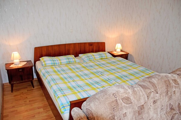 Unclassified image, 1 of 20, button