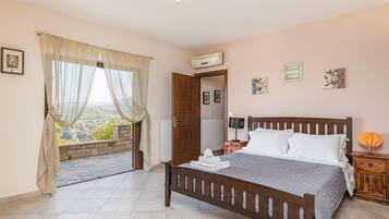 5 bedrooms, travel crib, free WiFi, bed sheets