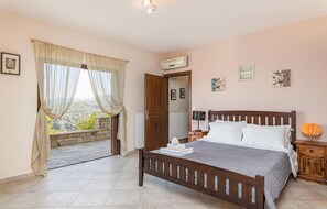 5 Schlafzimmer, Reisekinderbett, kostenloses WLAN, Bettwäsche