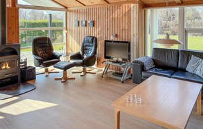 TV, fireplace, DVD player