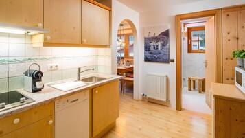 Kühlschrank, Mikrowelle, Geschirrspüler