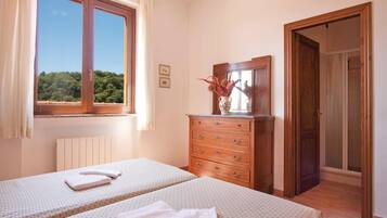 4 camere, culla da viaggio, Wi-Fi gratuito, lenzuola