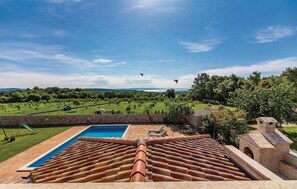 Pool - Awesome home in Valtura (Valtura)