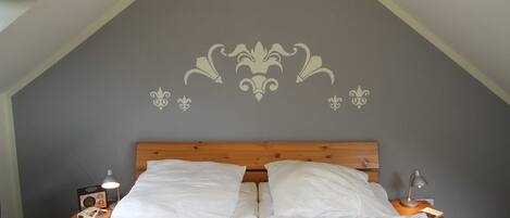 1 bedroom, iron/ironing board, WiFi