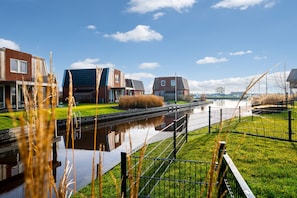 Ferienhaus, 4 Schlafzimmer, Whirlpool (Sneekermeer 8 met Jacuzzi) | Blick auf das Wasser