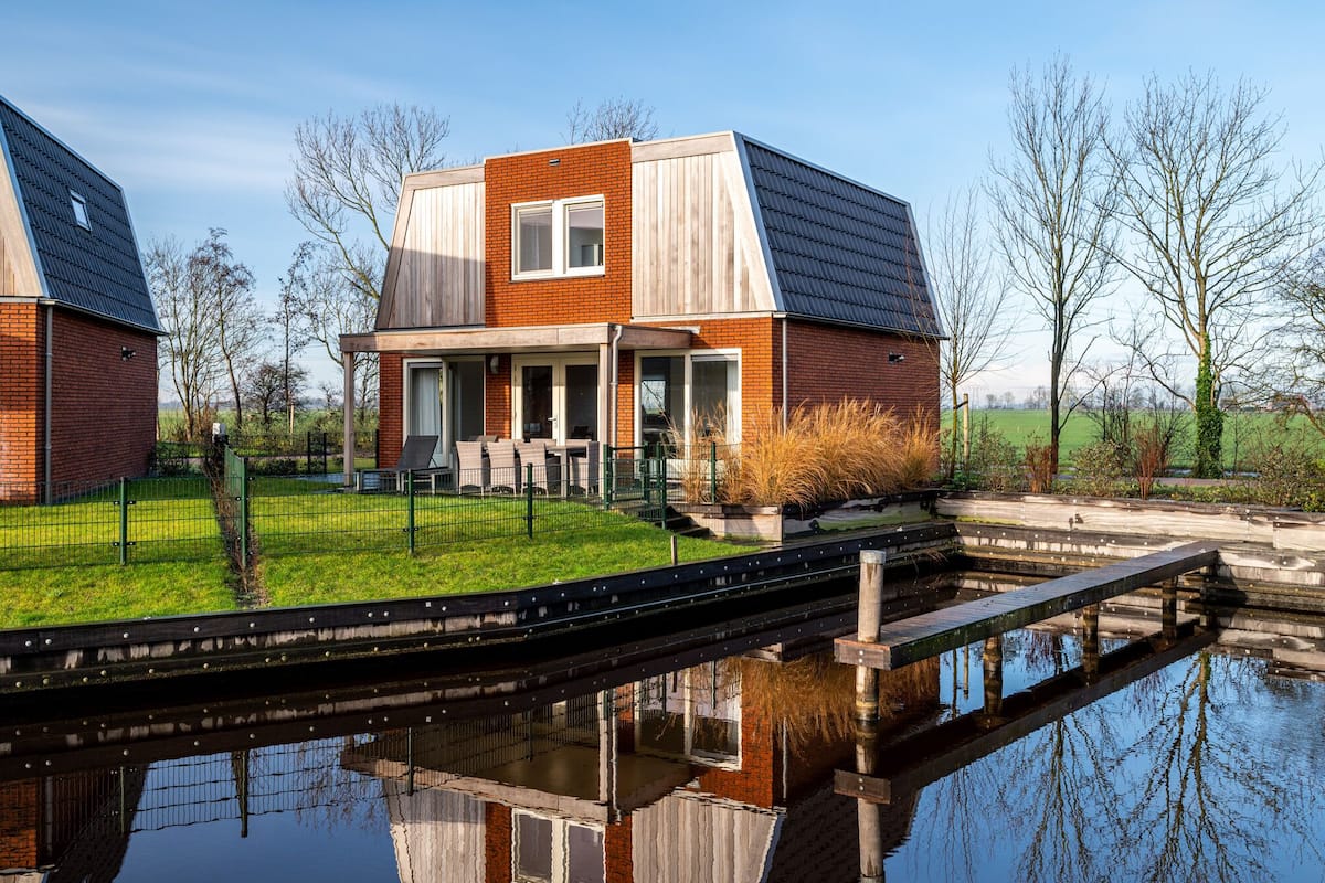 Maison, 4 chambres, baignoire à jets (Sneekermeer 8 met Jacuzzi) | Aire de séjour | Téléviseur à écran plat