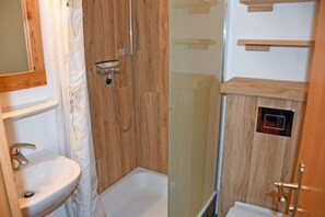 Unclassified image, 3 of 15, button - 05 Holiday apartment - DEB 009 Apartment house on Mönchgut, 300 m to the beach (Mönchgut)