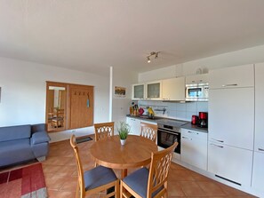 Fridge, microwave, oven, dishwasher - House 2 Fewo 11 Am Selliner See with balcony - A: Apartment 11 Am Selliner See (Sellin)