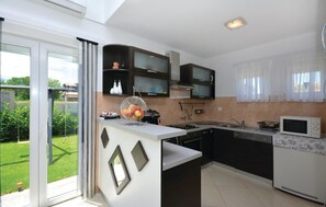 Refrigerador, microondas, parrilla de estufa y lavavajillas 