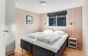 6 bedrooms, travel cot, free WiFi