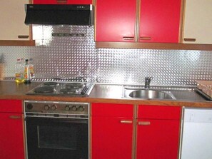 Oven, dishwasher, high chair