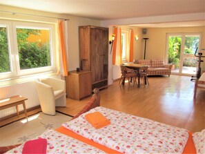 2 bedrooms, WiFi, bed sheets, wheelchair access