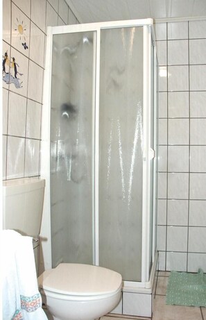 Shower - Amazing home in Hachiville with WiFi (Hachiville)