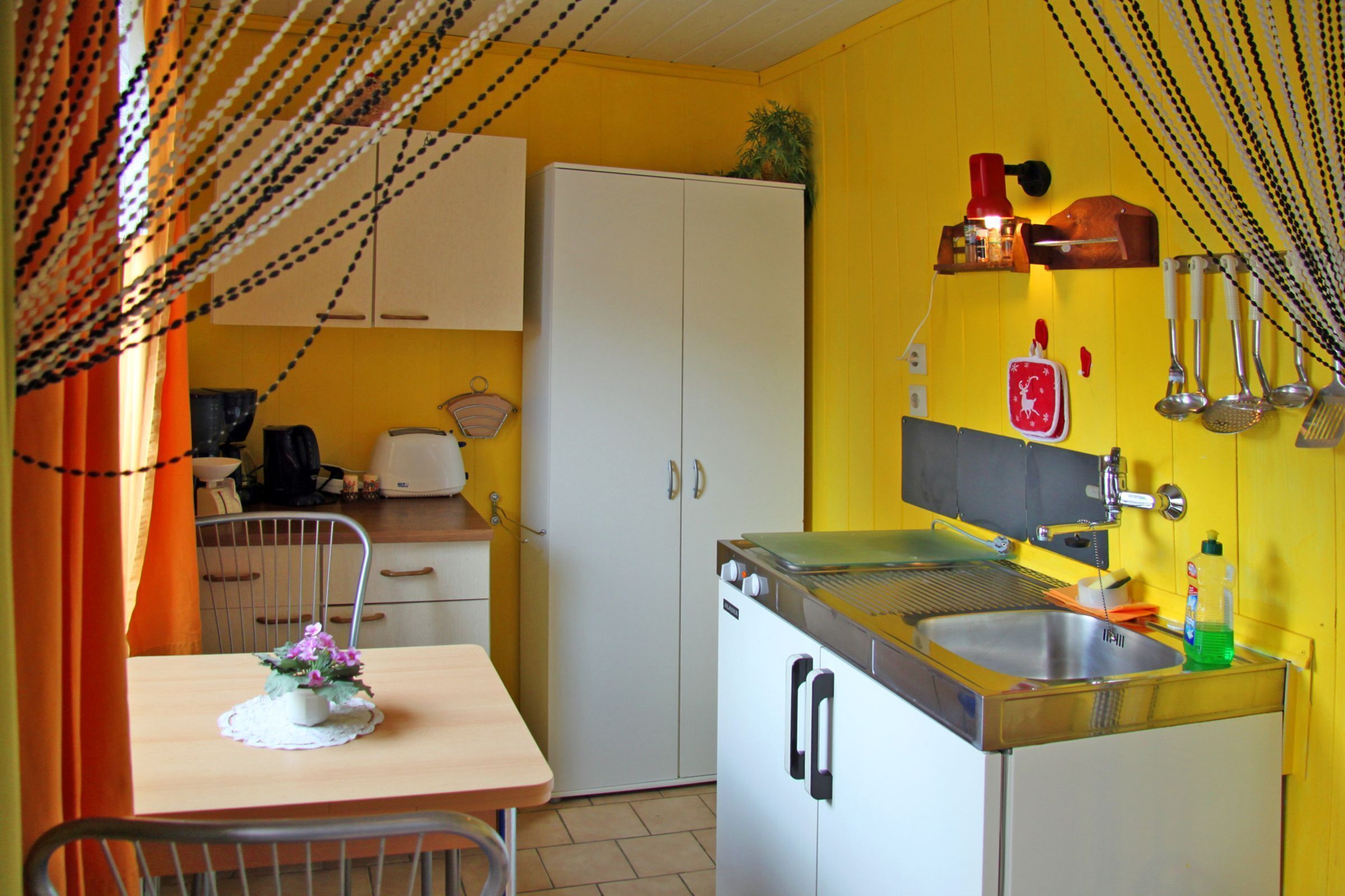 Fridge, microwave