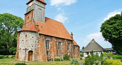 Nr. 5 Ferienwohnung - Ferienwohnungen im Landhaus am Deich mit großem Garten