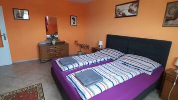 3 habitaciones, cuna de viaje y acceso a internet