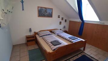 3 bedrooms, travel cot, Internet