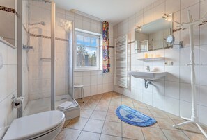 Hårtørrer, håndklæder, Sæbe, Toiletpapir