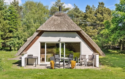 Lovely home in Ulfborg with WiFi