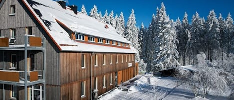 المنشأة من الخارج