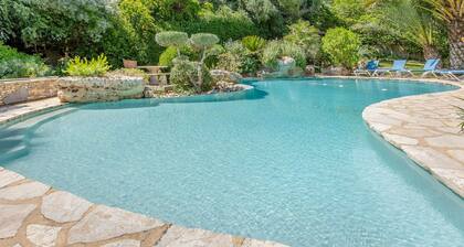 Pet friendly home in Roujan