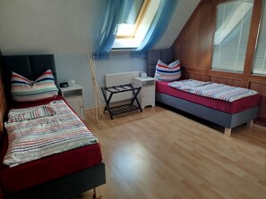 1 dormitorio, cuna de viaje, wifi y ropa de cama