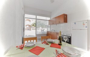 Fridge, stovetop, coffee/tea maker, cookware/dishes/utensils - Lovely apartment in Biograd with WiFi (Biograd)