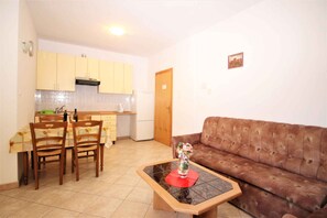 TV - Holiday apartment with air conditioning (Baška)