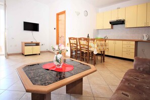 TV - Holiday apartment with air conditioning (Baška)