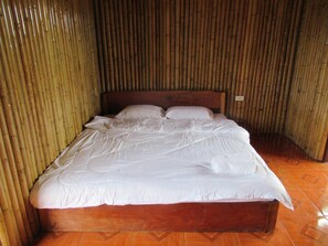 Panoramic Bungalow with Balcony and Hill View | In-room safe, free WiFi - Chomdoy Bungalow & Restaurant (Luang Namtha)
