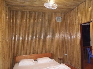 Panoramic Bungalow with Balcony and Hill View