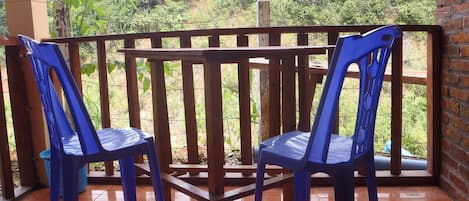 Panoramic Bungalow with Balcony and Hill View | Balcon