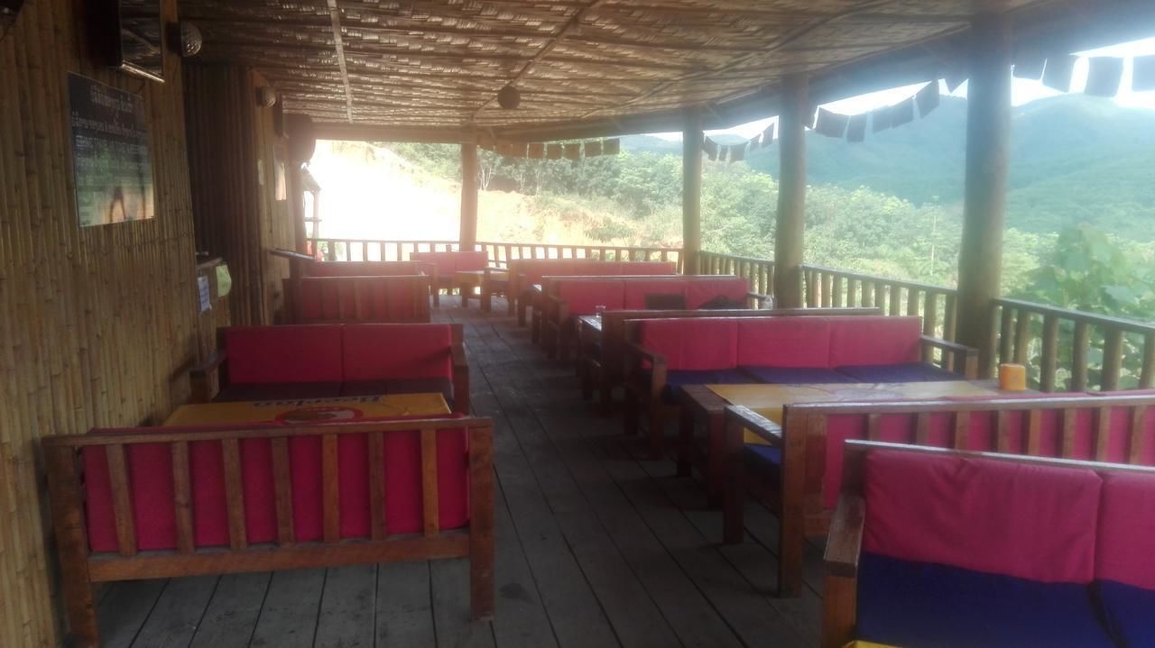 Breakfast, lunch, dinner served; Laotian cuisine 