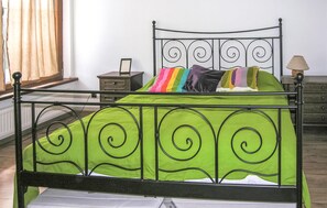 3 bedrooms - 3 bedroom amazing home in Jedwabno (Jedwabno)