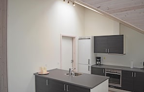 Réfrigérateur, plaque de cuisson, lave-vaisselle, cafetiÚre/bouilloire