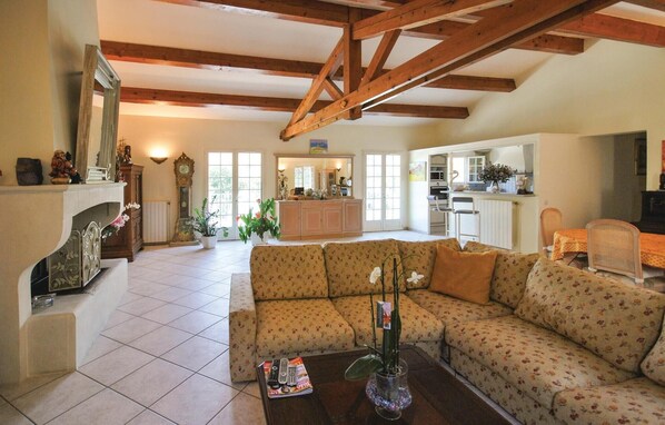 TV, fireplace, DVD player