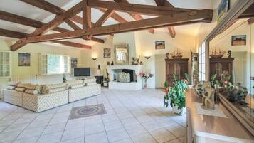 Cheminée, lecteur de DVD