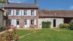 A two-story brick house with white shutters, a front porch with a swing set, and a well-maintained lawn. - 2 bedroom lovely home in Trie-Château (Trie-Château)