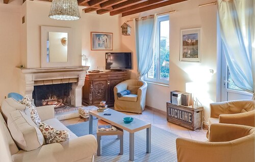 2 bedroom lovely home in Trie-Château