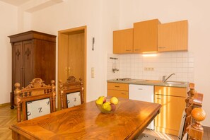 Jääkaappi, syöttötuoli