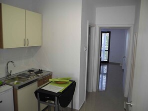 Fridge, stovetop