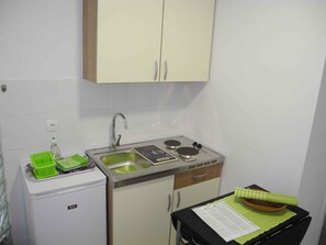 冷蔵庫、コンロ