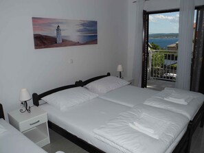 1 bedroom, WiFi - Holiday apartment with balcony and internet access (Crikvenica)