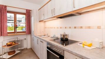 KĂŒhlschrank, Mikrowelle, Ofen