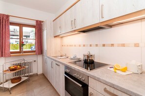 Kühlschrank, Mikrowelle, Ofen