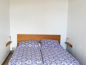 1 chambre, lit parapluie, draps fournis