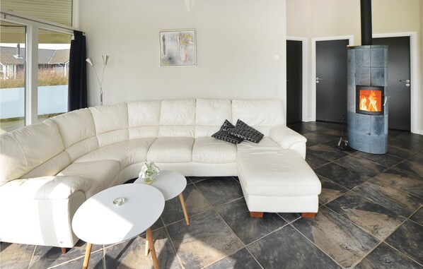 TV, fireplace, DVD player