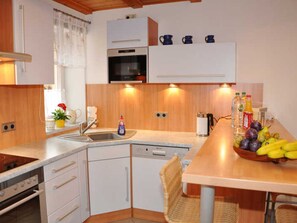 Refrigerador, microondas, horno, lavavajillas