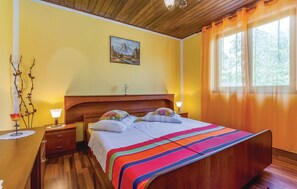 3 bedrooms, free WiFi, bed sheets