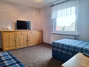 3 عدّة غرف نوم وسرير سفر